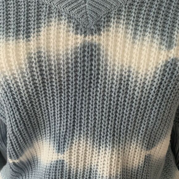 Jessica Simpson Frayed Cropped V Neck Sweater Knit Size Small Blue White Boho - Picture 8 of 9